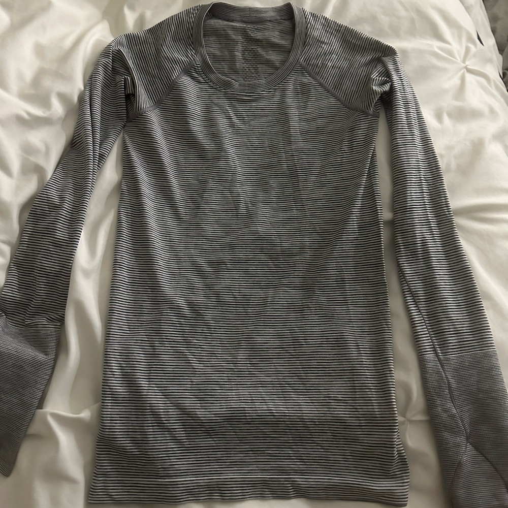 Lululemon size 4 striped full length swiftly long sleeve